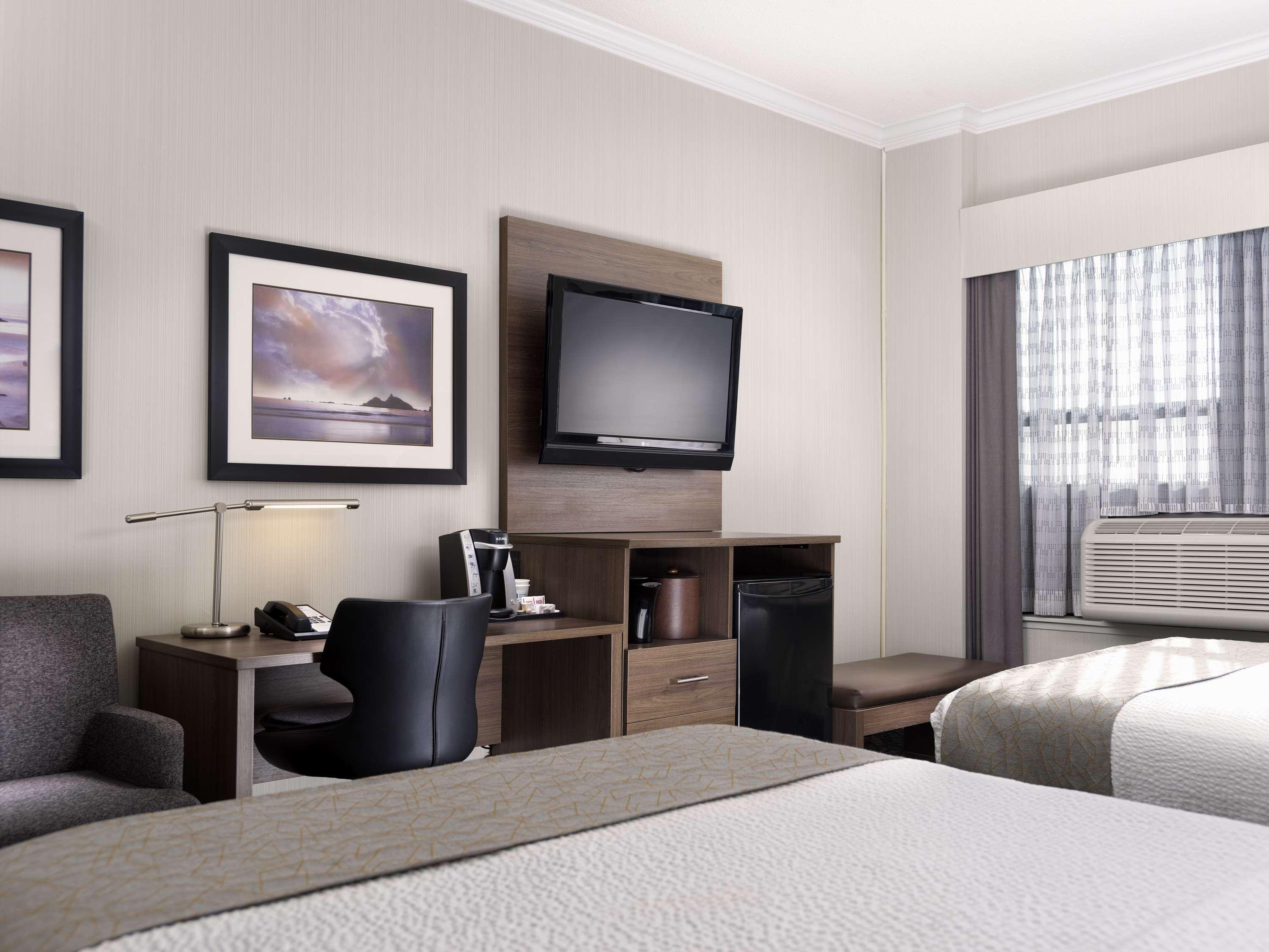 Best Western Plus Carlton Plaza Victoria